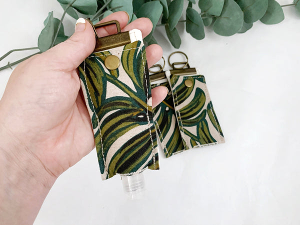 Monstera Leaves Thieves Keychain